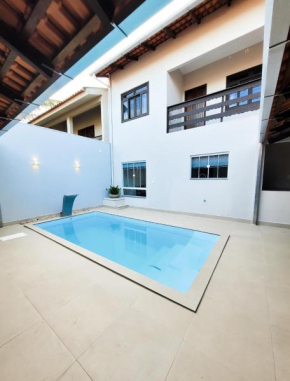 Residência White House - Casa de Piscina em Penha.